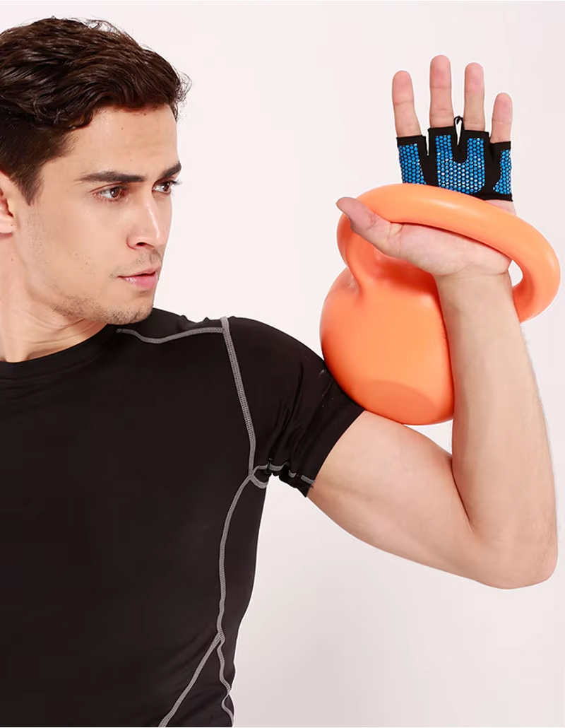 VÌ SAO NÊN DÙNG GĂNG TAY KHI TẬP GYM?