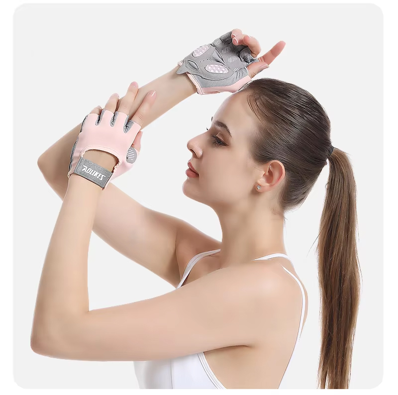 VÌ SAO NÊN DÙNG GĂNG TAY KHI TẬP GYM?